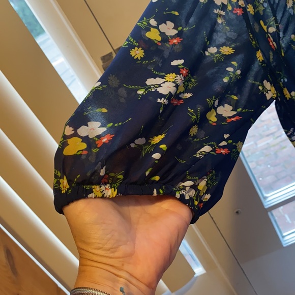 🌺Torrid Blue Floral sheer blouse🌺 - Picture 5 of 10